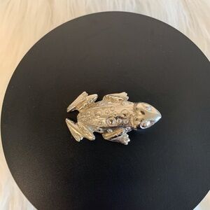 Silver tone Vintage maijuana clip